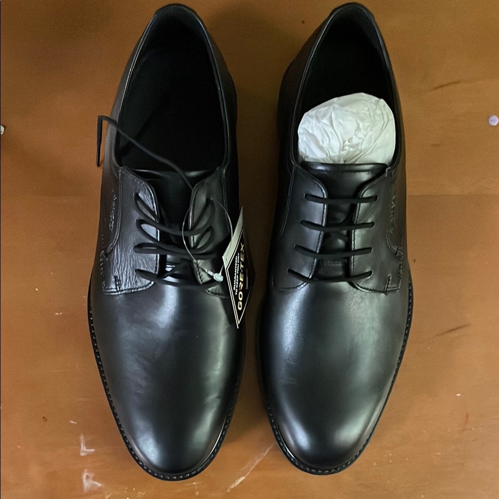 Ecco Men's Black Vittrus III Oxfords - Picture 2 of 3